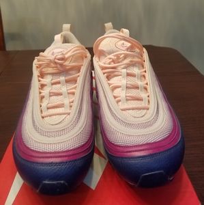 Women  Nike sz 11.5 Air Max 97. Excellent cond.